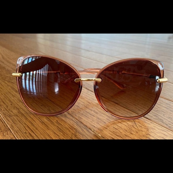 Trinkets Boutique Sunglasses - Picture 1 of 2